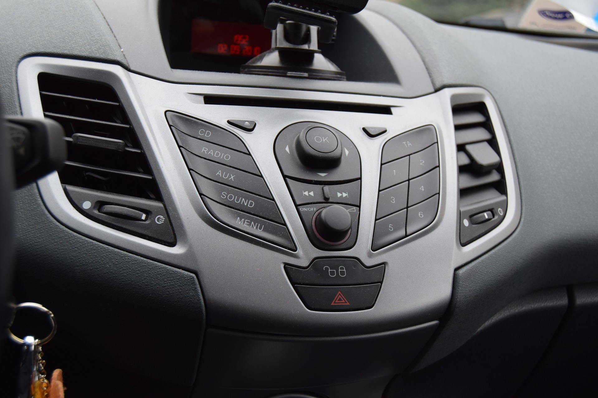car-dashboard-4053387_1920